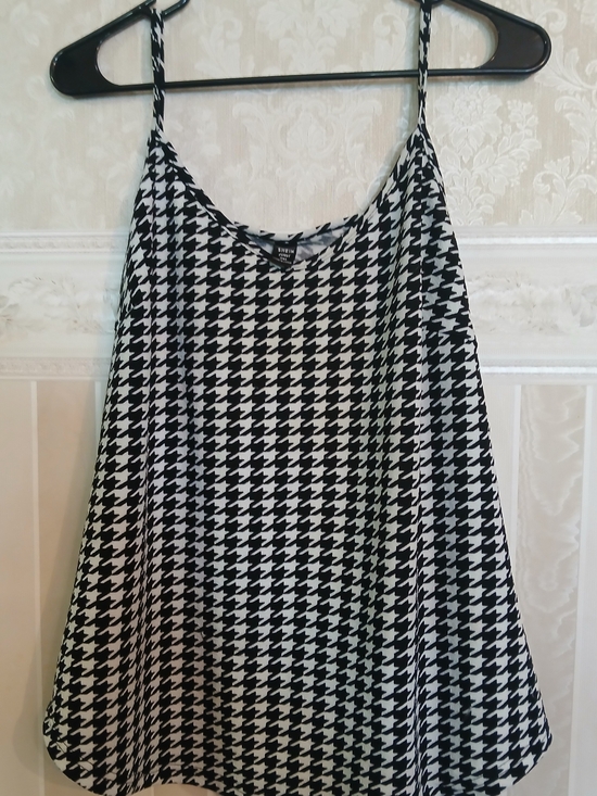 SHEIN Tops - SHEIN Black and White Houndstooth Curve Top